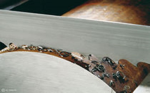 石景山带锯床线速度设定过高，为什么会导致带锯条齿尖发热加速锯条的磨损？